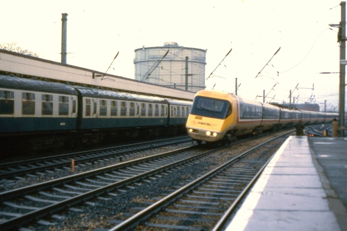 An image of the tilting-capable British InterCity Train