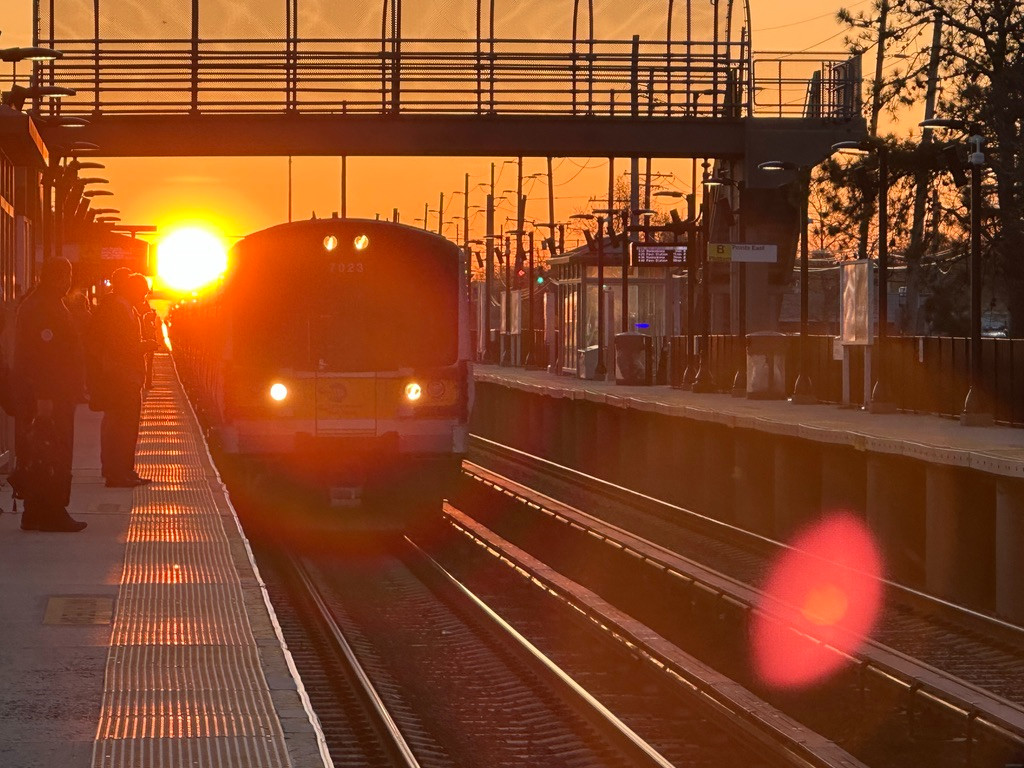 Image of an Manhattan-bound LIRR M7 arrives at Deer Park station in an early monring.